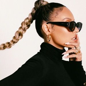 Dezi “Charge It” Sunglasses